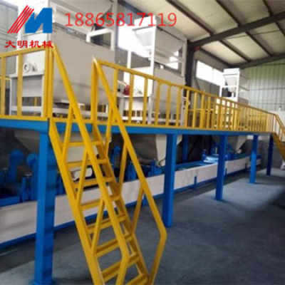 免拆外模板生產(chǎn)線復(fù)合外模板設(shè)備價(jià)格一體化外墻免拆模板設(shè)備